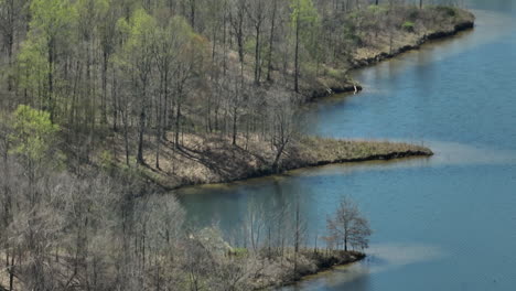 Ruhige-Landschaft-Am-Glen-Springs-Lake-In-Tennessee,-USA---Luftaufnahme-Einer-Drohne