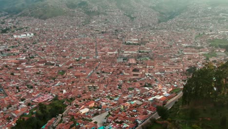 Discovering-Cusco,-Peru-in-a-Dolly-In-Aerial-Showcase-of-Enchanting-Colonial-Architecture