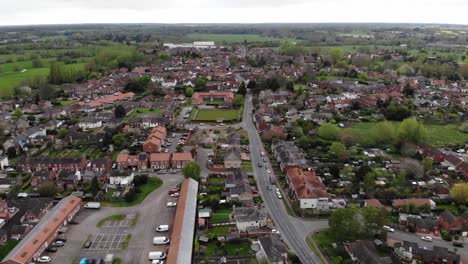 Drone-shot-of-the-town-of-Bungay-in-Suffolk,-UK