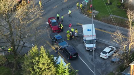 Autounfall-Auf-Der-Straße-In-Einem-Amerikanischen-Vorort