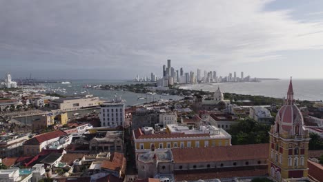 Toma-De-Establecimiento-Lento-Del-Paisaje-Urbano-Residencial-Y-Moderno-Dentro-De-Cartagena