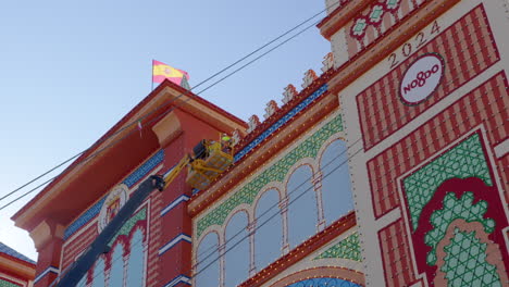 Making-Of-Feria-De-Abril-Festival-Messegelände-Fassade,-Sevilla,-Spanien