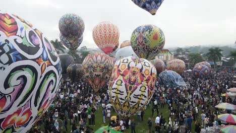 Luftaufnahme,-Heißluftballonfestival-Im-Twin-Village,-Wonosobo