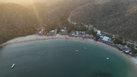 Drohne-Nähert-Sich-Maguey-Strand-Vom-Meer-Aus