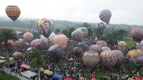 Luftaufnahme,-Heißluftballonfestival-Im-Twin-Village,-Wonosobo