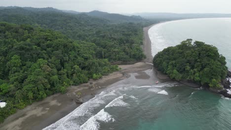 Luftaufnahme-Der-Einsamen-Strände-Playa-Terco-Und-Playa-Termales,-Die-Sich-Kilometerweit-Entlang-Der-Pazifikküste-Im-Kolumbianischen-Departement-Chocó-Erstrecken