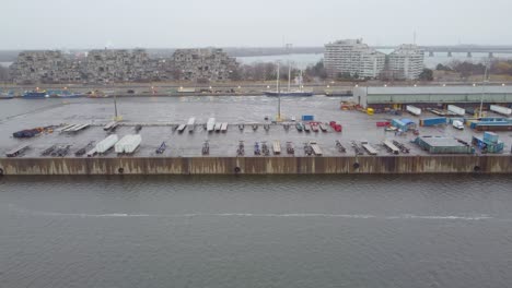 Grabación-Aérea-Con-Un-Dron-En-La-Zona-Portuaria-De-Montreal,-Québec,-Canadá.