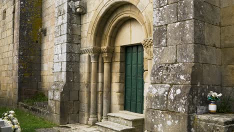 Stone-Portal-of-Santa-Maria-de-Codosedo,-Sarreaus