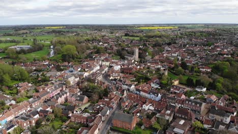 St-Marys-church-is-beautifully-central-in-the-town-of-Bungay-in-Suffolk,-UK