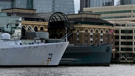 P840,-HNLMS-Neben-HMS-Belfast,-London,-Großbritannien