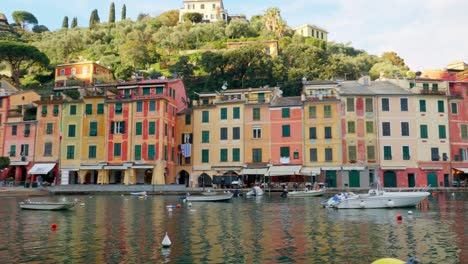 Motorboats-in-Portofino-harbor-with-picturesque-colorful-houses,-Italy