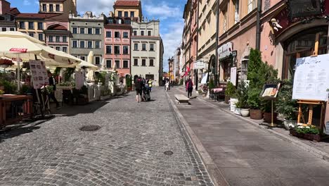 Wandering-through-Warsaw's-Old-Town-Market-Square-reveals-a-lively-local-hub-and-a-testament-to-the-city's-enduring-spirit