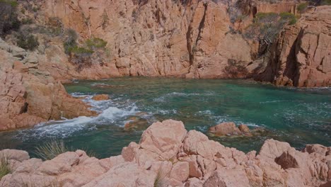 Mediterranean-natural-water-turquoise-pool-at-Cami-de-Ronda-ocean-cliff-Spanish-Costa-Brava-region,-panoramic-slow-motion-landscape