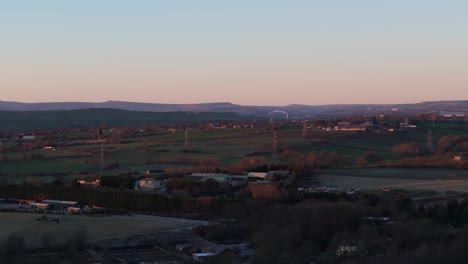 Luftbild-Videoaufnahmen-Von-Industriegebäuden-Und-Wohnhäusern