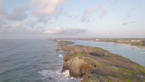 Vista-Aérea-De-La-Costa-De-Watamu,-7-Islas,-Kenia.