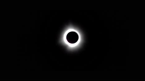 Zoom-in-on-total-solar-eclipse-as-the-diamond-ring-effect-explodes