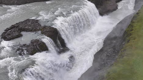 Luftaufnahme-Des-Gullfoss-Wasserfalls-Und-Des-Gletscherwassers-Des-Flusses-Hvita,-Island