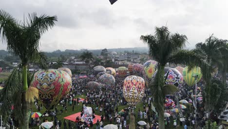 Festival-De-Globos-Aerostáticos,-Vista-Aérea,-Wonosobo