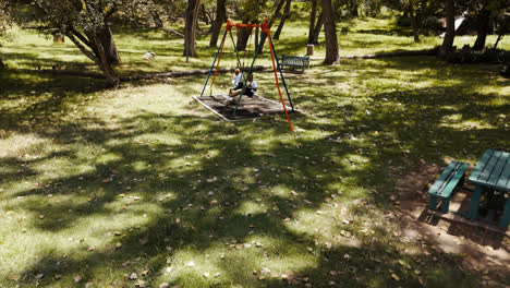 Kinder-Spielen-Im-Park