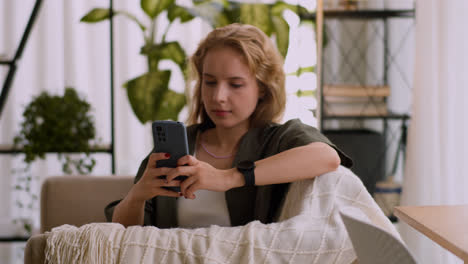 Caucasian-girl-using-smartphone