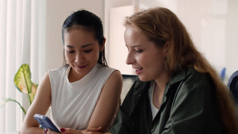 Two-girls-using-smartphone