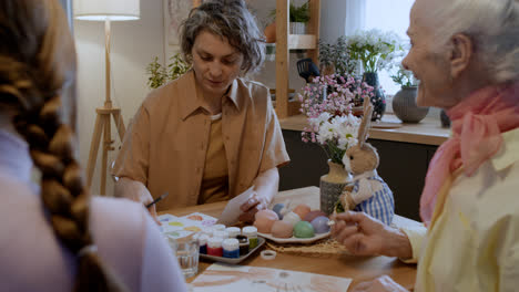 Woman-showing-drawing-to-the-family