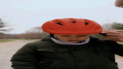 Kind-Mit-Fahrradhelm