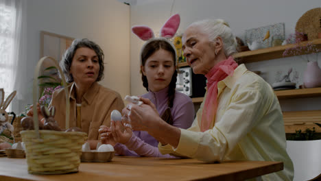 People-painting-Easter-ornaments