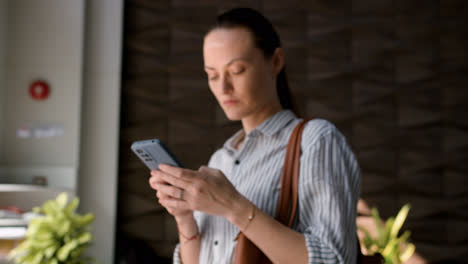 Woman-standing-at-the-office