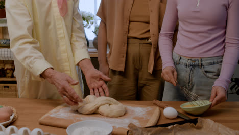 Familie-Kocht-In-Der-Küche