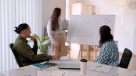 Leute,-Die-Im-Büro-Arbeiten