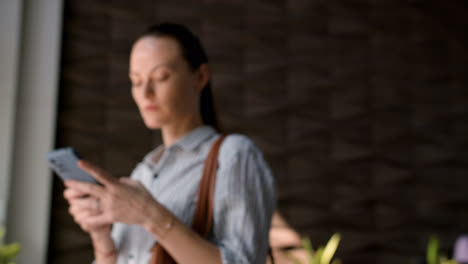 Woman-standing-at-the-office