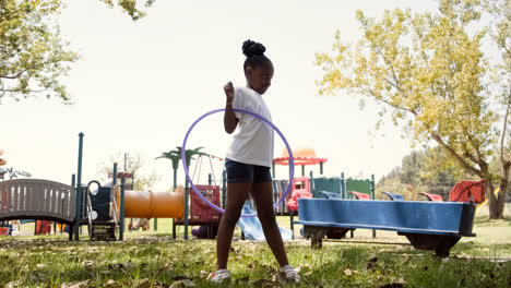 Niña-Jugando-En-El-Parque