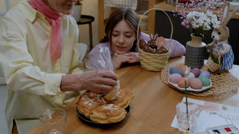 Familia-En-Casa-En-Pascua