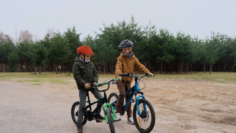 Children-on-bikes