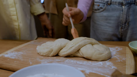 Familie-Kocht-In-Der-Küche