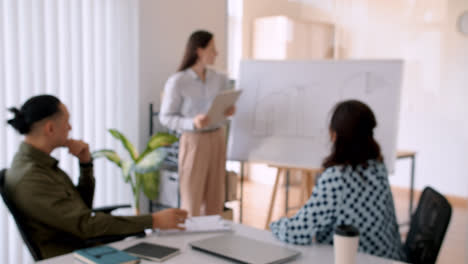 Leute,-Die-Im-Büro-Arbeiten