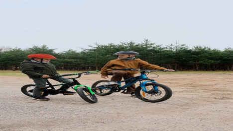 Children-on-bikes