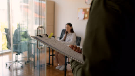 Leute,-Die-Im-Büro-Arbeiten