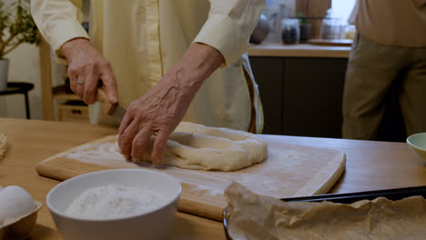 Familia-Preparándose-Para-La-Pascua