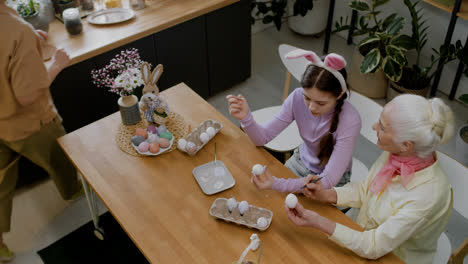 People-painting-Easter-ornaments