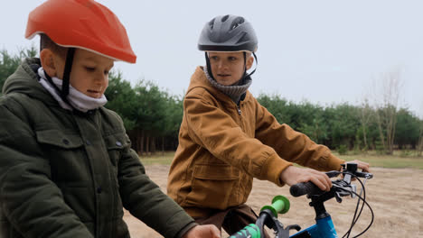 Children-on-bikes