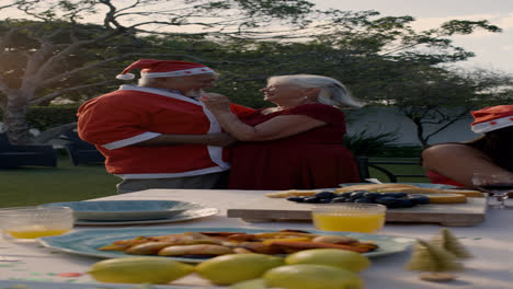 Almuerzo-Navideño-En-El-Jardín