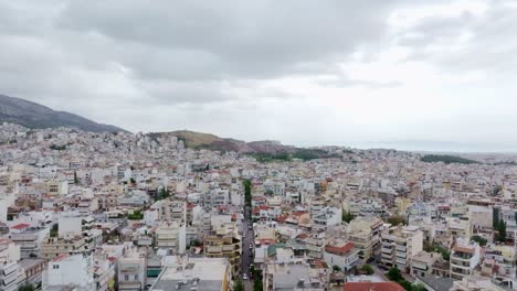Imágenes-Aéreas-De-Un-Día-Nublado-Y-Cambiante-Del-Centro-De-La-Ciudad-De-Atenas,-Urbanismo-De-Grecia