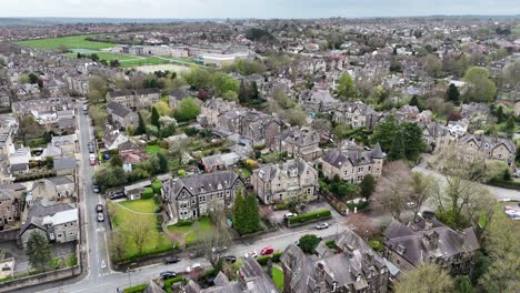 Harrogate,-North-Yorkshire,-Großbritannien,-Drohne,-Luftaufnahme-Großer-Häuser