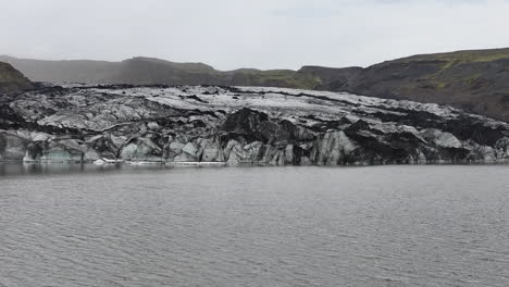 Glacier-in-Landscape-of-Iceland,-Drone-Shot-With-Dolly-Zoom-Effect