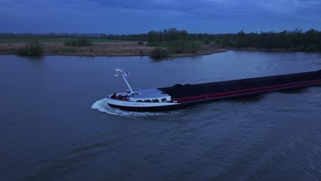 Massengutfrachter-Leendert-SR-Segelt-Auf-Dem-Fluss-Schelda-In-Zwijndrecht,-Belgien