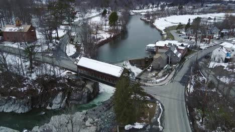 4K-aerial-drone-pull-back-of-Quechee-Vermont-and-its-iconic-covered-bridge