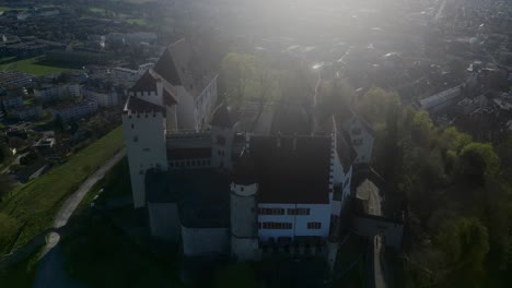 Pessach-Drohnenaufnahme-Des-Schlosses-Lenzburg
