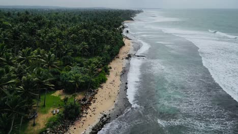 Toma-De-Drones-De-La-Playa-Y-Las-Olas-En-Matara,-Sri-Lanka.